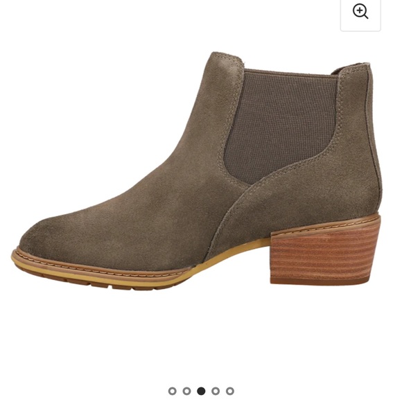 Timberland Sutherlin Bay Low Chelsea Booties - Picture 2 of 6